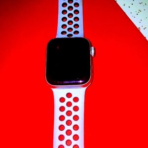 Nike Apple Watch SE